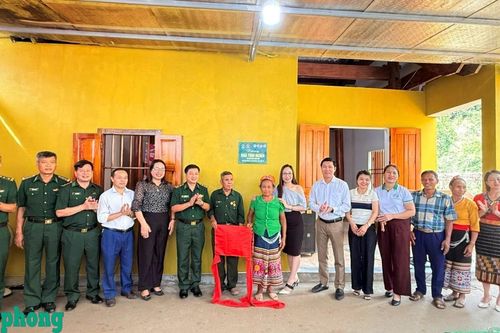 Khánh thành và bàn giao 'Nhà tình nghĩa' cho hộ nghèo neo đơn