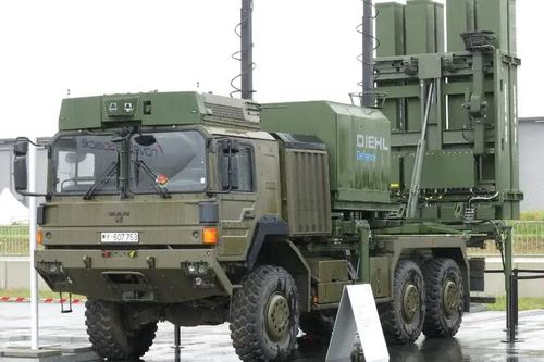 Ukraine kêu gọi Đức viện trợ sau khi Mỹ 'khóa van' kho vũ khí
