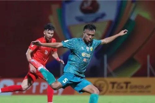 Siêu phẩm sút phạt, mưa bàn thắng ở Giải Công an, cảnh sát ASEAN 2025