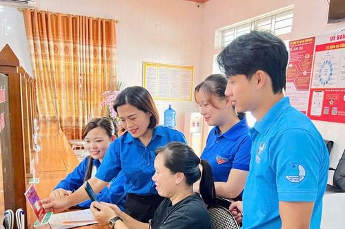 Những trợ lý số của người dân vùng biên