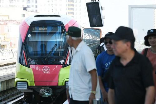 Triển khai vé đi liên thông giữa tàu điện trên cao và xe buýt