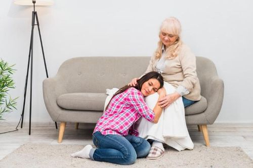 Nhận tiền trông cháu bị nói xấu, 6 năm sau mẹ chồng khiến con dâu hối hận