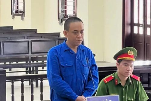 Ghen tuông, người đàn ông sát hại vợ giữa đường