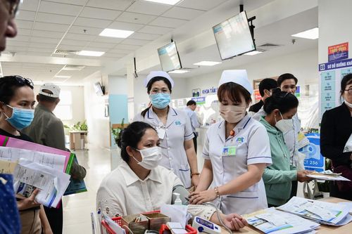 Hướng tới tỷ lệ chi tiền túi của hộ gia đình cho chăm sóc y tế giảm còn 30%