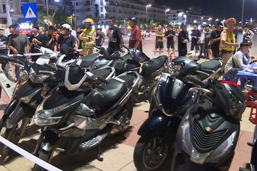 Xử lý gần 50 xe mô tô lạng lách, đánh võng vào hai đêm cuối tuần