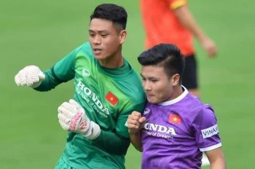 CLB CAHN bổ sung thủ môn 'chia lửa' với Nguyễn Filip; Tuyển Việt Nam dự giải Vô địch Đông Á tại sao không?