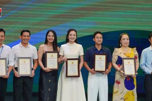 Á hậu Phương Thanh chia sẻ về huy chương đầu tiên trong sự nghiệp diễn xuất