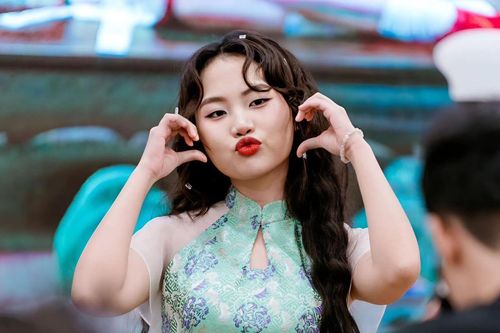Phương Mỹ Chi chạm mặt nam ca sĩ từng nghi cạch mặt ở Sing! Asia, phản ứng gây xôn xao
