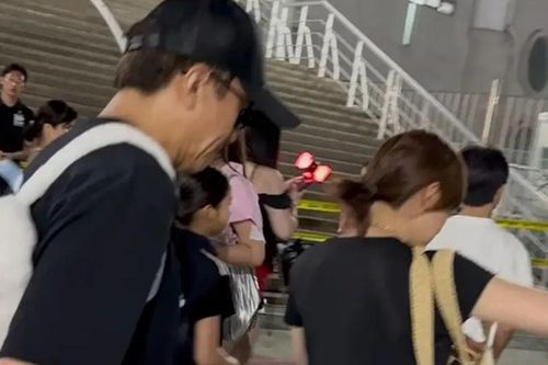 Cặp vợ chồng diễn viên quyền lực Trung Quốc bị bắt gặp đi xem concert BLACKPINK