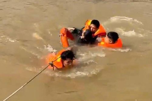Nữ sinh nhảy cầu Vĩnh Tuy