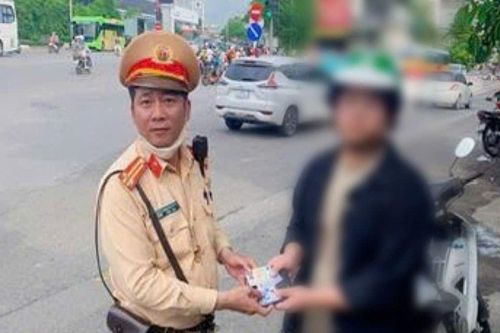 Nam sinh Đại học Bách khoa Hà Nội đánh rơi tiền học phí và cái kết xúc động