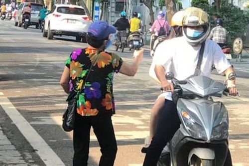 'Dẹp cò mồi' cổng bệnh viện dưới góc nhìn của chuyên gia y tế