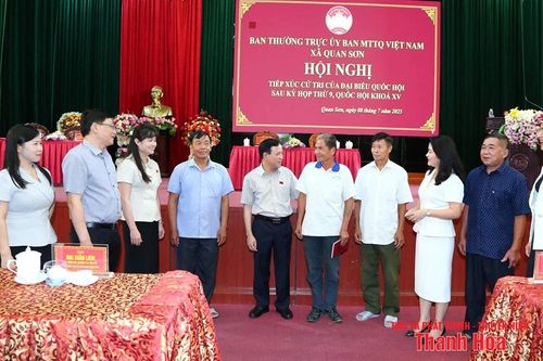 Phó Bí thư Thường trực Tỉnh ủy, Chủ tịch HĐND tỉnh, Trưởng Đoàn ĐBQH tỉnh Lại Thế Nguyên tiếp xúc cử tri xã Quan Sơn