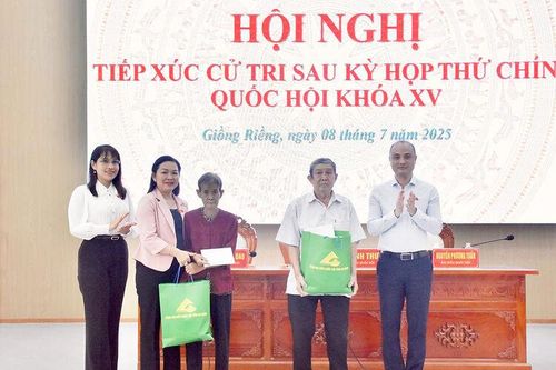 Đại biểu Quốc hội tỉnh An Giang tiếp xúc cử tri xã Giồng Riềng