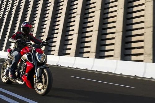 Trải nghiệm với 'quái thú' đường phố Ducati Diavel V4 có giá gần 1 tỷ đồng