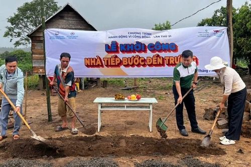 Gia Lai: Khởi công xây nhà 'Tiếp bước đến trường' cho hộ nghèo xã Kon Chiêng