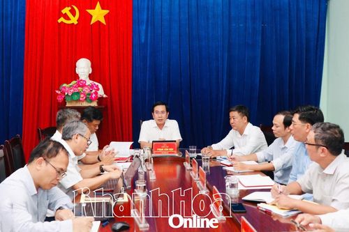 Phó Bí thư Tỉnh ủy Phạm Văn Hậu làm việc với Đảng ủy phường Tây Nha Trang