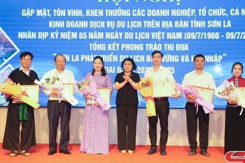 Gặp mặt, tôn vinh các doanh nghiệp, tổ chức, cá nhân kinh doanh dịch vụ du lịch
