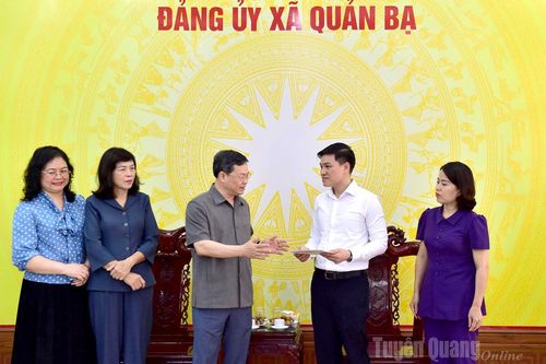 Đồng chí Chủ tịch HĐND tỉnh Nguyễn Văn Sơn: Xã Quản Bạ cần phải trở thành điểm sáng về chuyển đổi số trong phục vụ Nhân dân