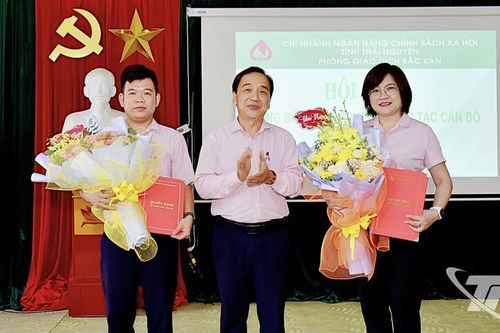 Công bố quyết định nhân sự Phòng giao dịch Ngân hàng Chính sách xã hội Bắc Kạn