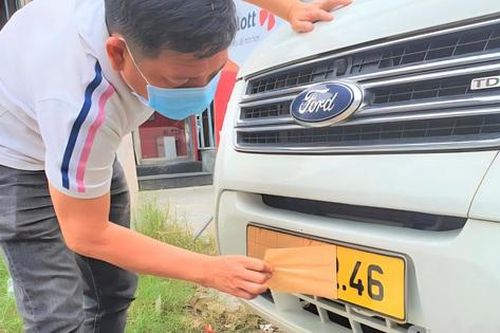 Người dân Đà Nẵng bấm ngẫu nhiên để được cấp biển số xe 43 hoặc 92