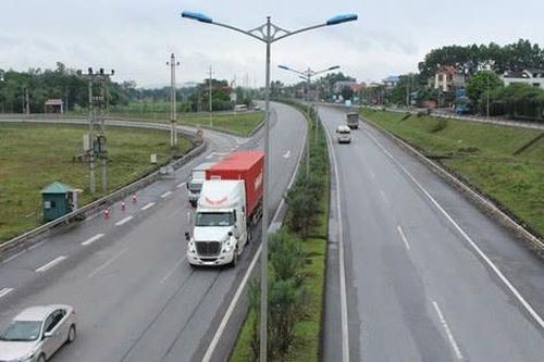 Bộ trưởng Bộ Xây dựng cùng địa phương bàn kế hoạch đầu tư 3 tuyến cao tốc lớn
