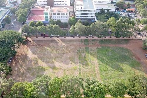 Showroom ô tô di dời xe chiếm dụng đất công sau phản ánh của Báo Xây dựng