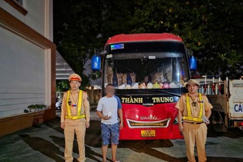 CSGT Tuyên Quang phát hiện nhiều tài xế xe khách dương tính với ma túy