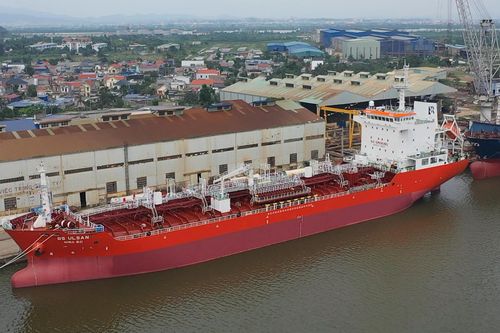 Bàn giao tàu 13.000 tấn chở dầu, hóa chất xuất khẩu sang Hàn Quốc