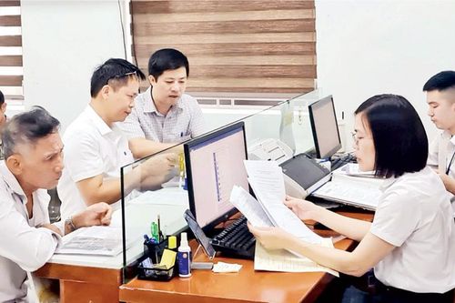 Gần 200 cán bộ về cơ sở giải quyết thủ tục đất đai
