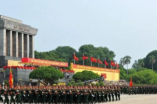 Khoảng 30.000 đại biểu và nhân dân dự diễu binh, diễu hành mừng 80 năm cách mạng tháng Tám và Quốc khánh 2/9