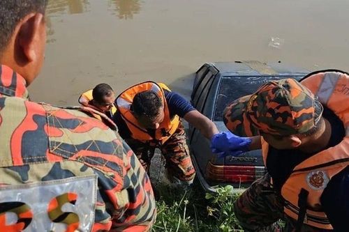 Malaysia: Gia đình 6 người mất tích, đau lòng vị trí thi thể tìm thấy bên trong chiếc ô tô chìm dưới sông