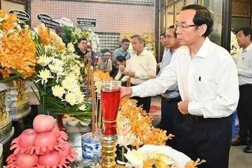Bí thư Thành ủy TPHCM Nguyễn Văn Nên thăm hỏi, động viên gia đình nạn nhân vụ cháy chung cư