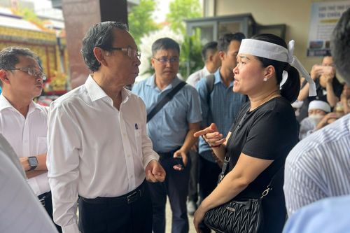 Bí thư Thành ủy TP.HCM viếng các nạn nhân vụ cháy cư xá Độc Lập