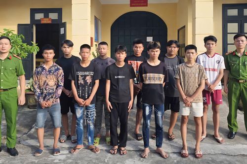 Bắt 10 kẻ côn đồ chém nhau, gây náo loạn đường phố Thanh Hóa