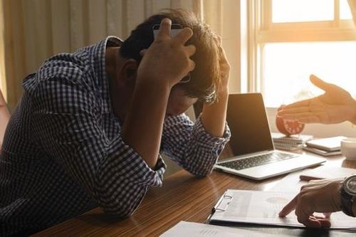 5 tháng kết hôn, tôi choáng váng khi biết số nợ của chồng