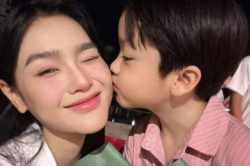 'Dịu dàng màu nắng' đóng máy, dàn diễn viên xinh đẹp rời phim, đạo diễn Quốc Việt nói gì?