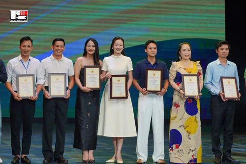 Á hậu Phương Thanh giành huy chương Bạc