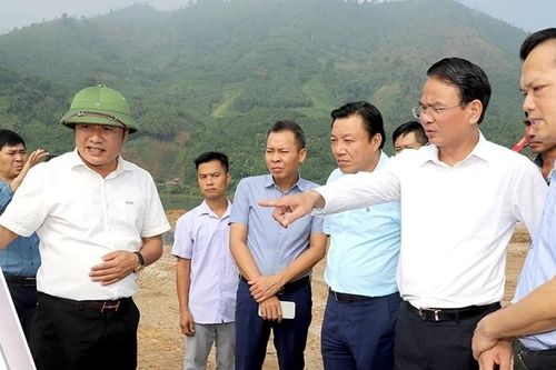 Bí thư Tỉnh ủy Phú Thọ thăm 2 xã đặc biệt khó khăn trong chuyến công tác thực tế đầu tiên