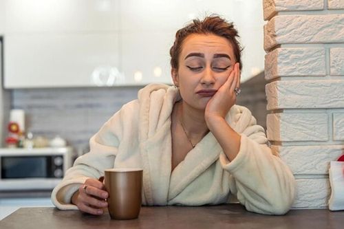 4 thói quen buổi sáng của nhiều người khiến sức khỏe 'xuống cấp'