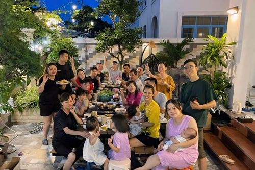 Gia đình Hà Nội mang 5 kg gạo, 30 cái bánh mì đi du lịch Hạ Long