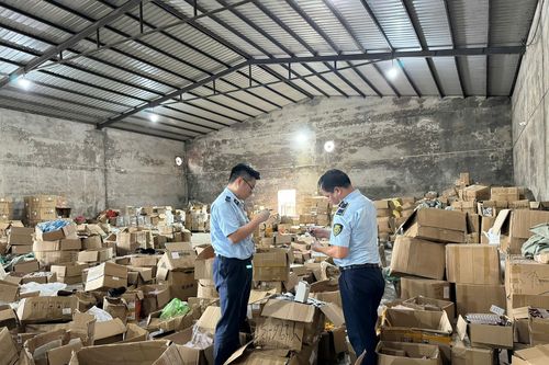 Phát hiện kho hàng 'ma' điều hành từ Trung Quốc, bán qua TikTok