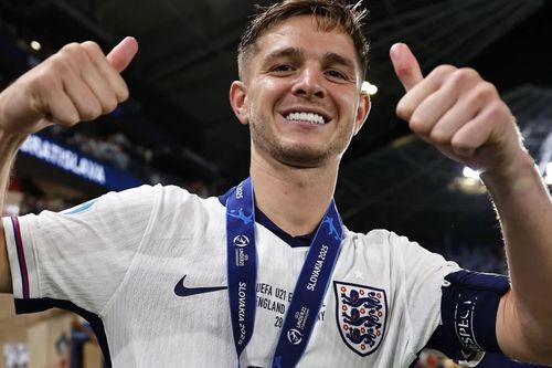 Man City rao bán nhà vô địch Euro U21