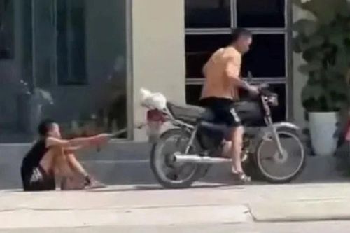 Luật sư nói gì về vụ bố dùng xích kéo lê con trai trên phố?