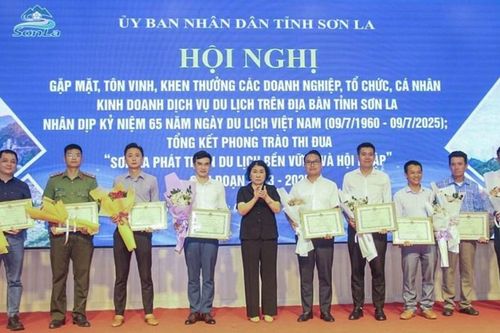 Sơn La tôn vinh các điển hình tiêu biểu trong phát triển du lịch