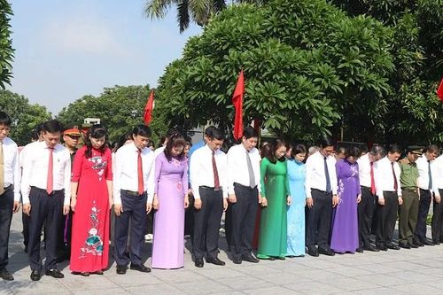 Dâng hương kỷ niệm 113 năm Ngày sinh Tổng Bí thư Nguyễn Văn Cừ