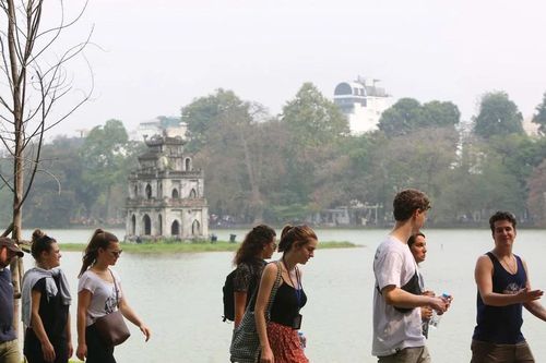 Gần 10,7 triệu lượt khách quốc tế đến Việt Nam trong 6 tháng đầu năm 2025