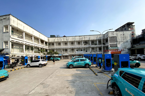 Cận cảnh trạm sạc siêu nhanh hỗ trợ tới 30 xe cùng lúc tại 785 Trương Định