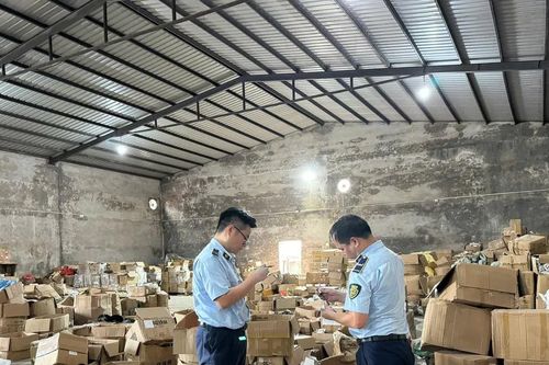 Phát hiện kho hàng lậu hơn 47.000 món bán vào Việt Nam qua tài khoản TikTok