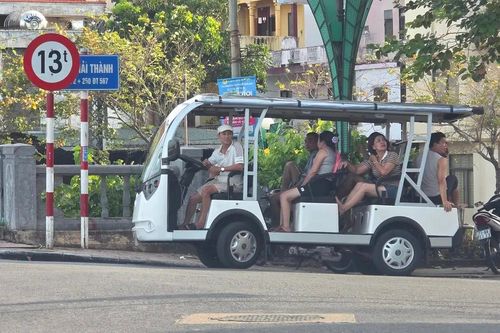 Quảng Trị chấn chỉnh tình trạng xe điện hoạt động bát nháo, đòi 'chung chi'